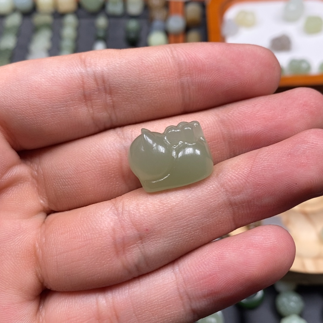 紫****和田玉未镶嵌颈饰