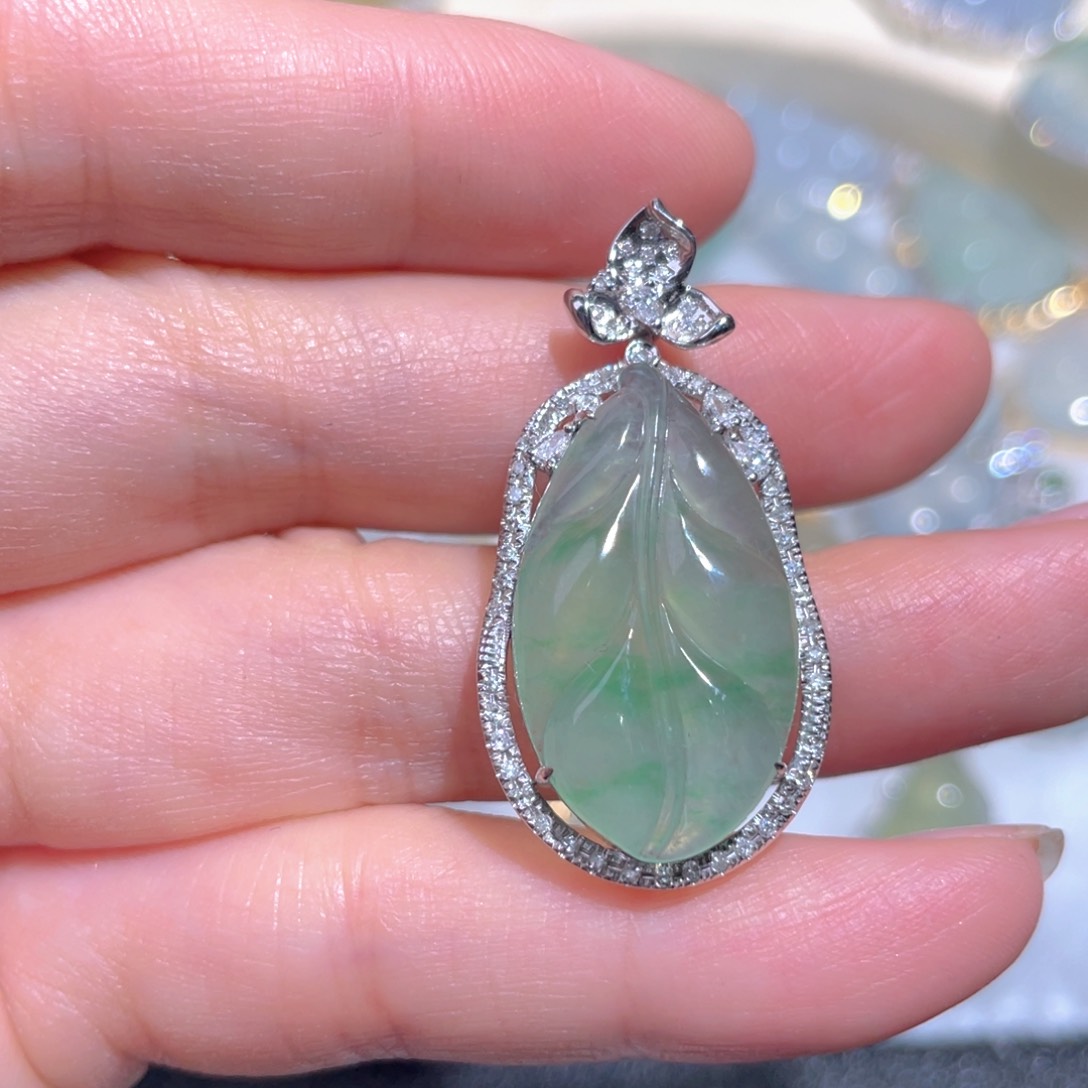 翡翠颈饰18K金镶嵌翡翠