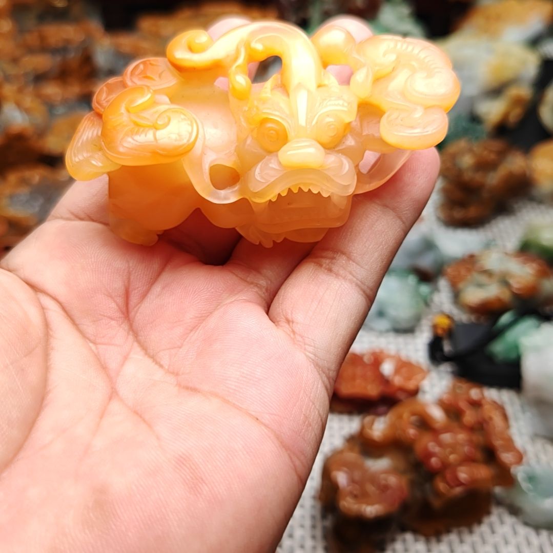 未镶嵌石英质玉（黄龙玉）颈饰