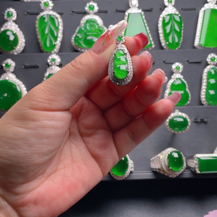 翡翠颈饰未镶嵌翡翠吊坠