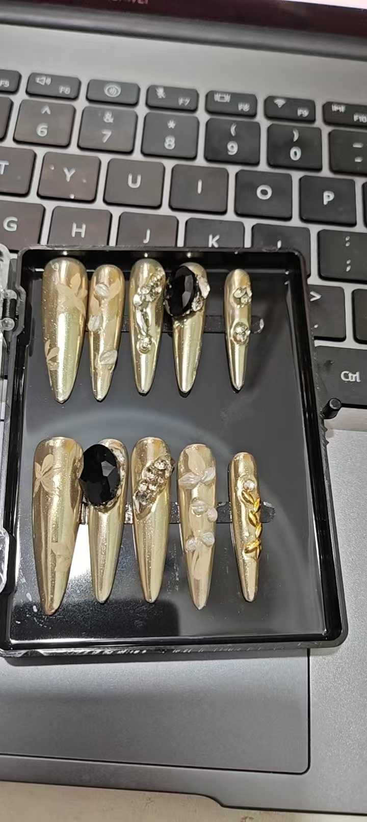 手工穿戴甲金色猫眼渐变斜边碎钻爆闪轻奢显白气质可拆卸