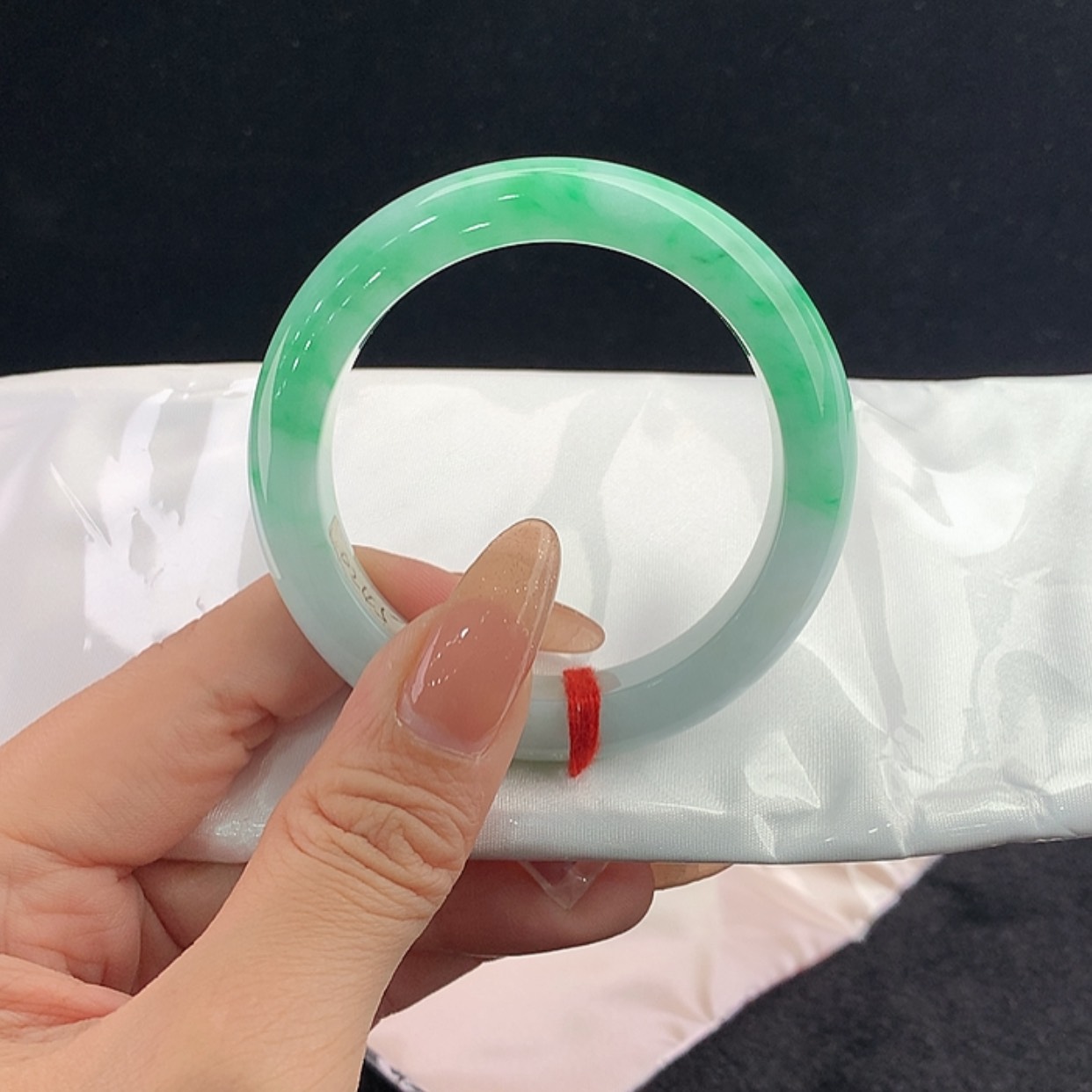 【闪购商品】未镶嵌手镯翡翠正52