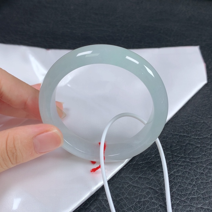 翡翠未镶嵌手镯。。