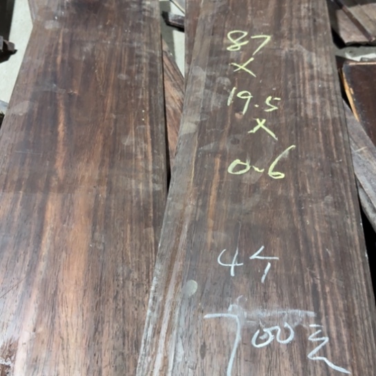 翰***）红酸枝木类红木老料