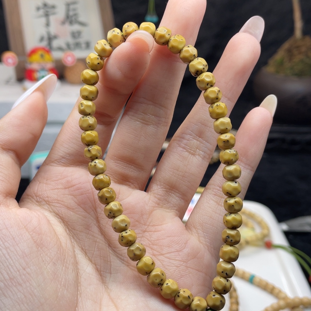 吊坠星月菩提H6 无相手持鸡油黄数星