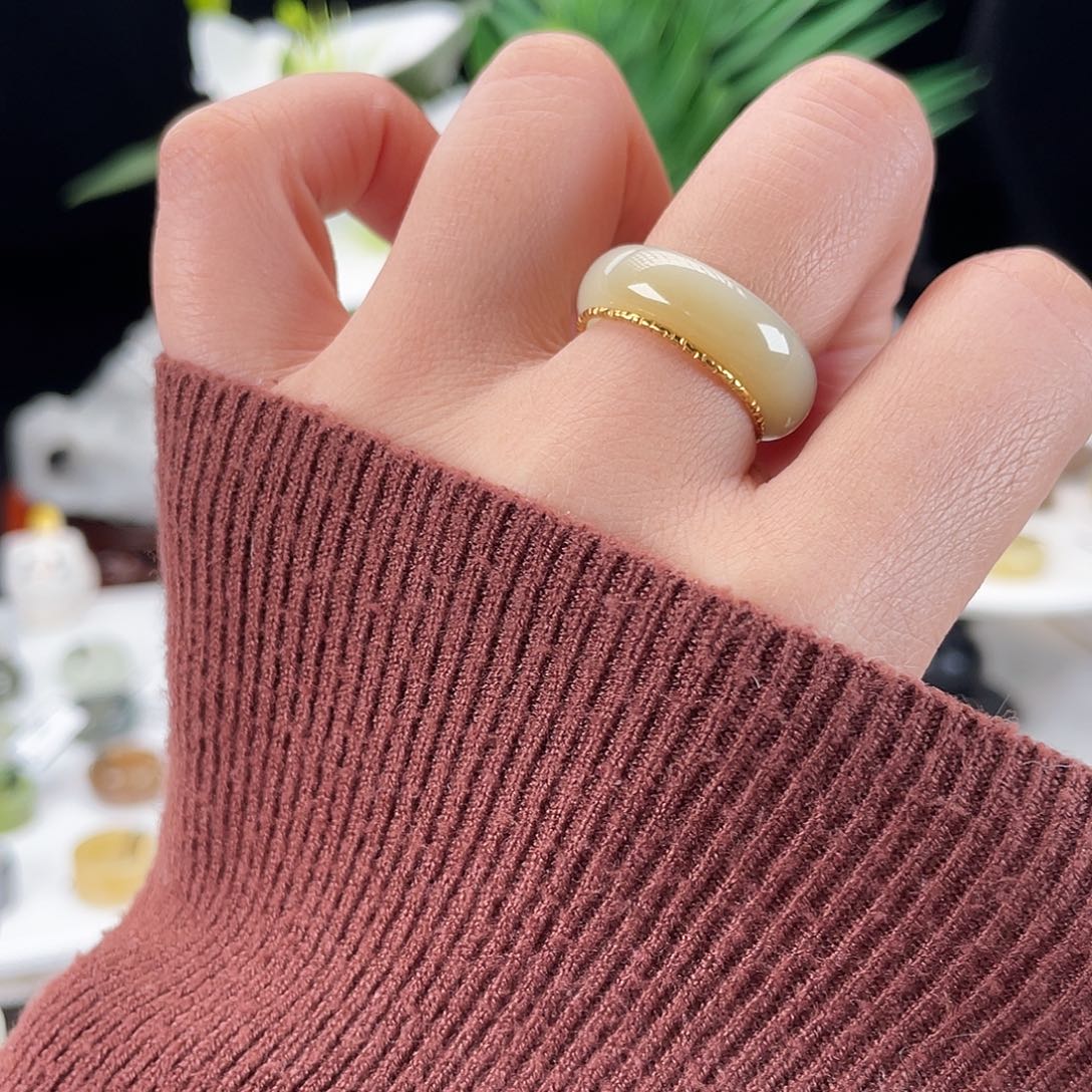 和田玉未镶嵌戒指E37糖布丁泥鳅背16.9