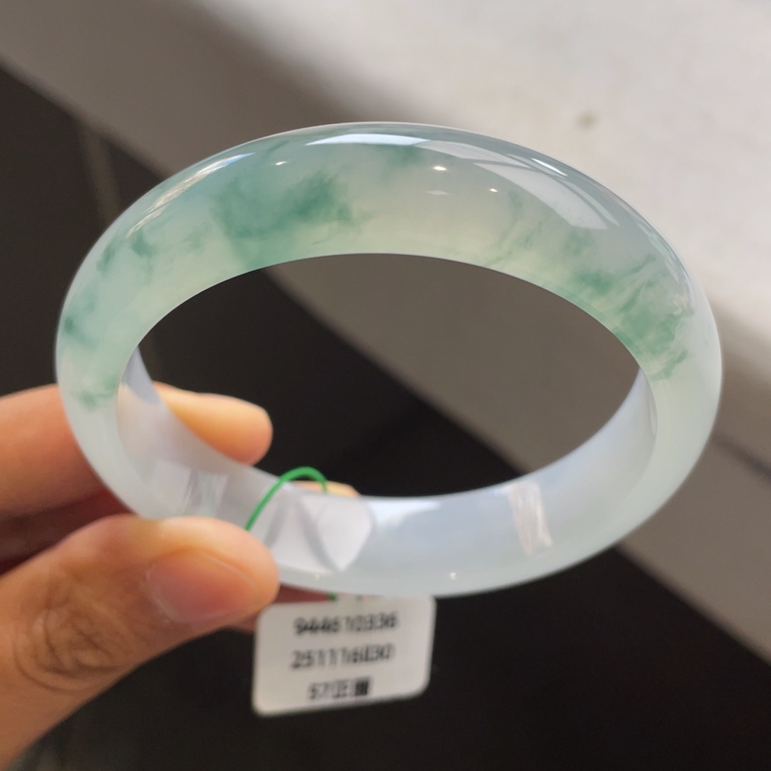 翡翠未镶嵌手镯冰胶飘花手镯