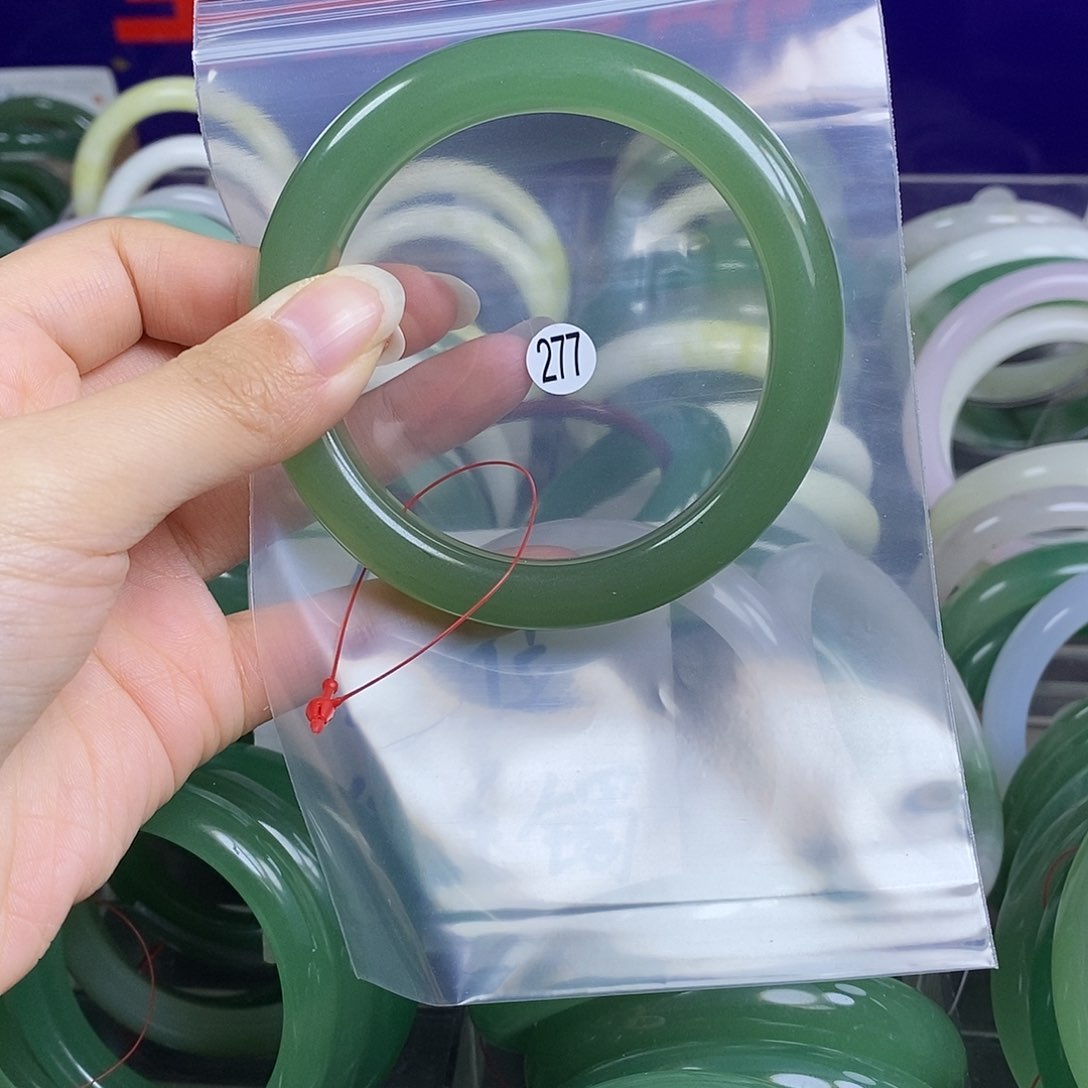 石英质玉手镯未镶嵌64