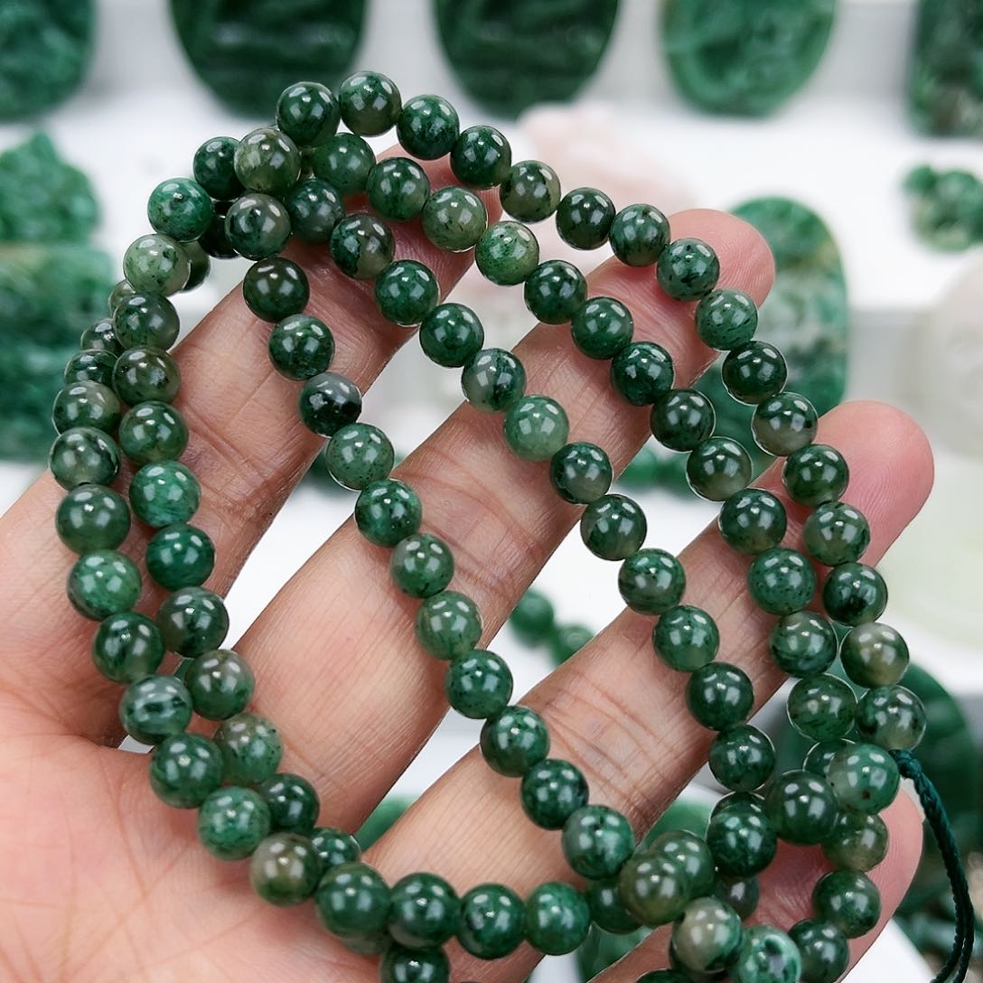 独山玉颈饰未镶嵌