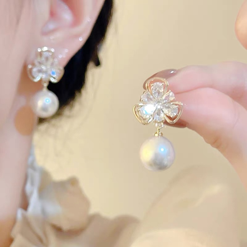 铜合金合成锆石耳饰 三叶花珠珠气质轻奢时尚小众简约优雅耳环