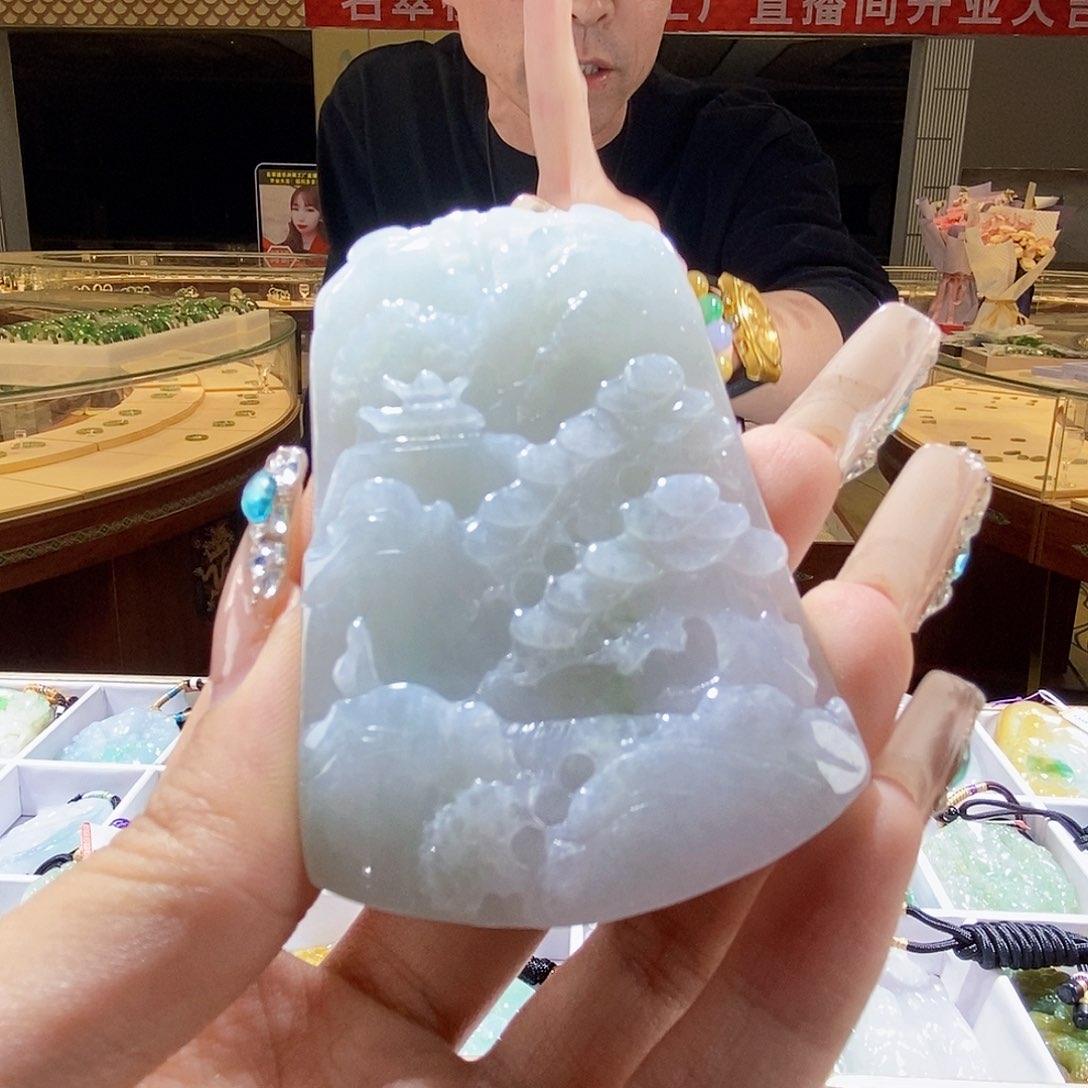 翡翠颈饰未镶嵌翡翠