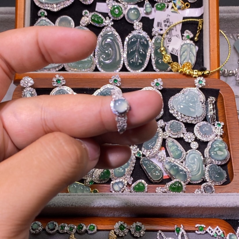 【闪购商品】翡翠未镶嵌颈饰天然