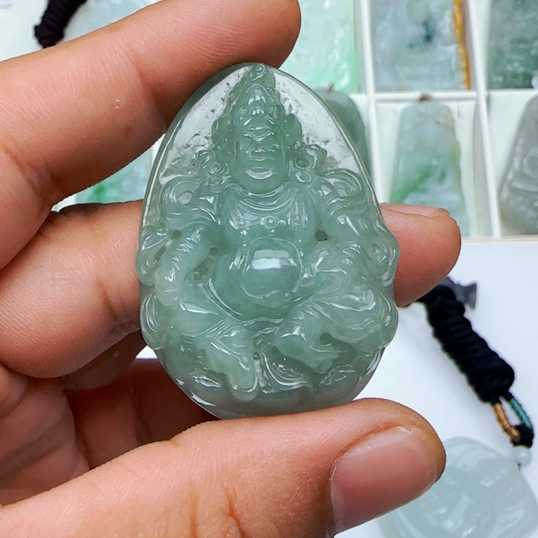 翡翠颈饰未镶嵌，