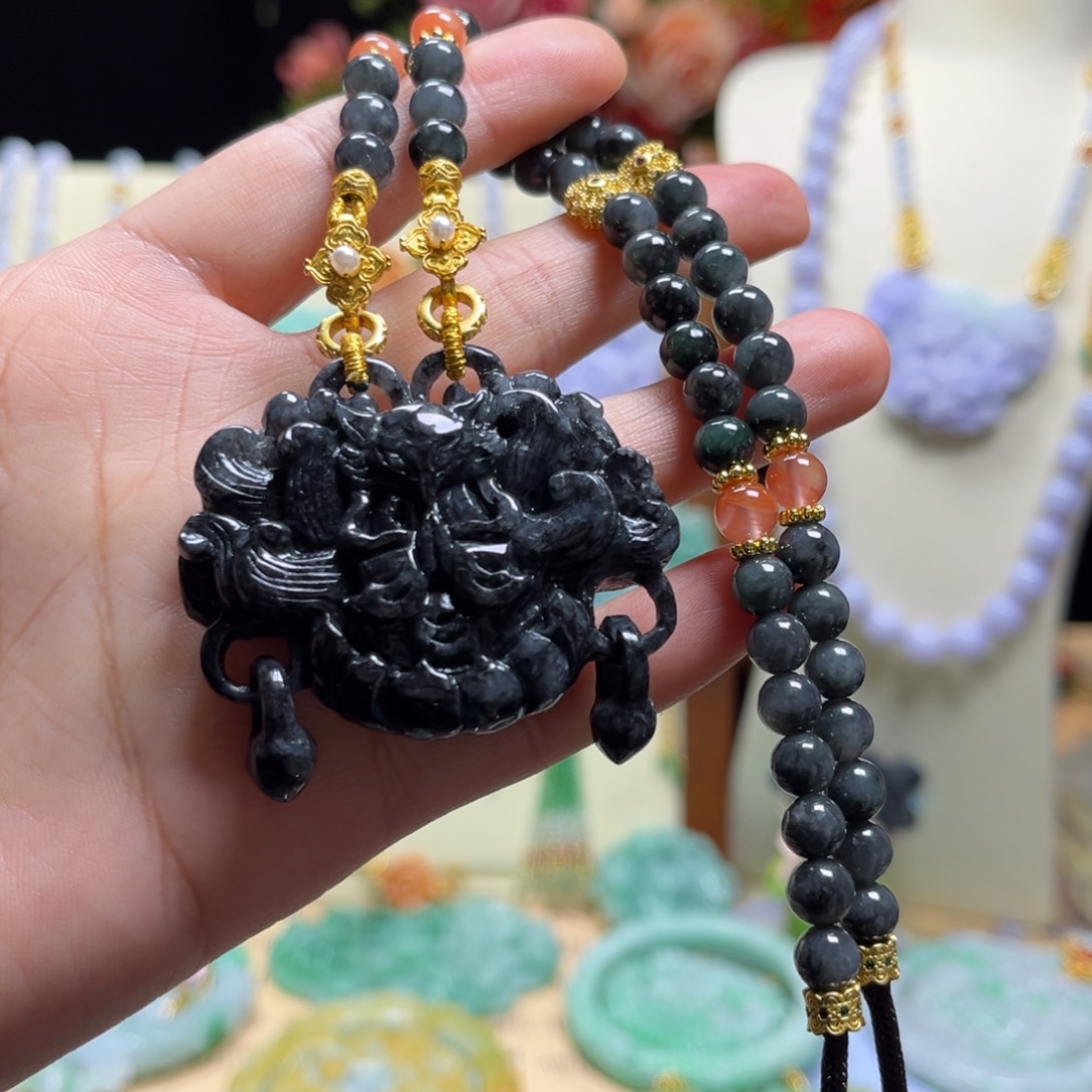 翡翠颈饰未镶嵌天然翡翠