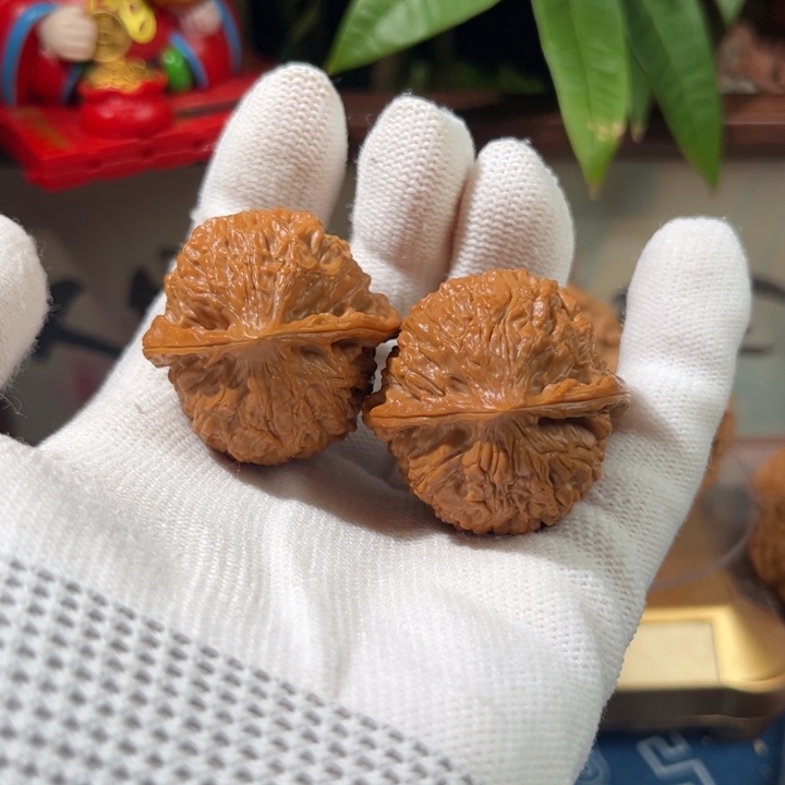 文玩核桃吊坠金牛