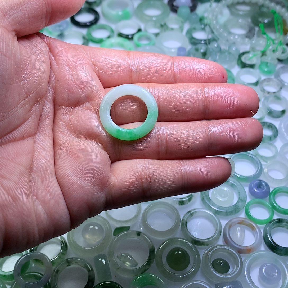 未镶嵌定制翡翠小***?