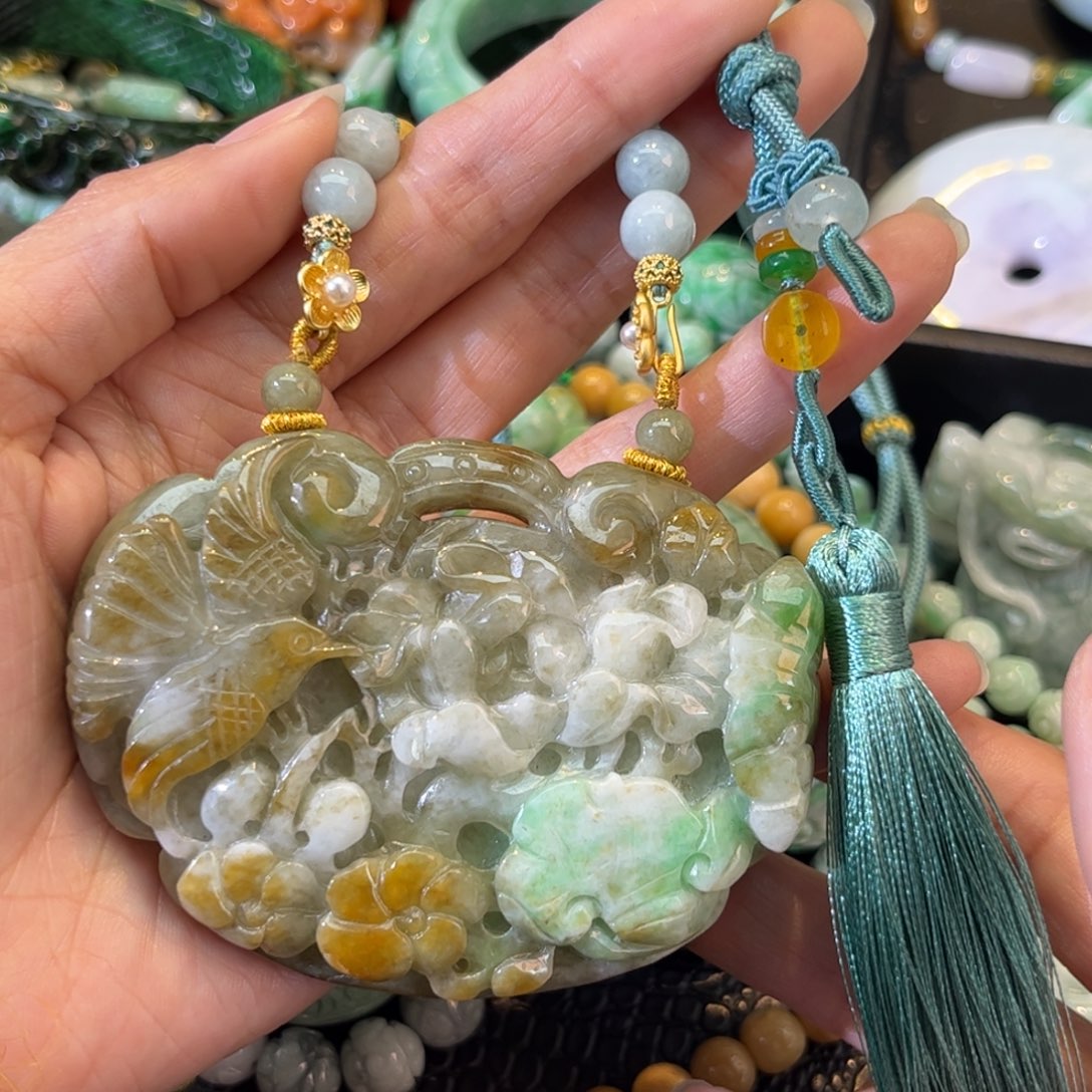 翡翠颈饰未镶嵌待编款