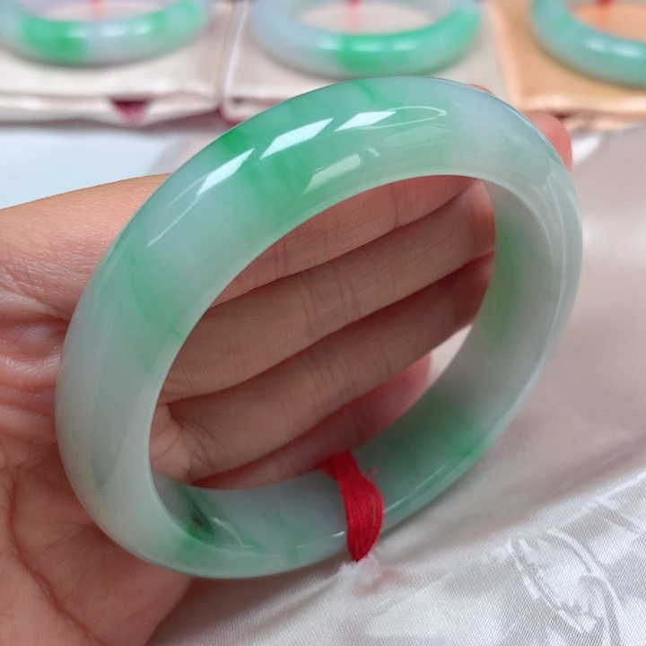 翡翠未镶嵌手镯冰阳绿高高货微瑕价漏