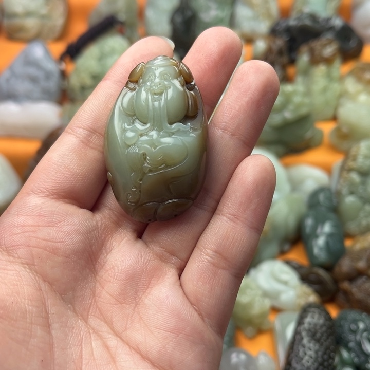 和田玉（糖玉）颈饰未镶嵌华**羊