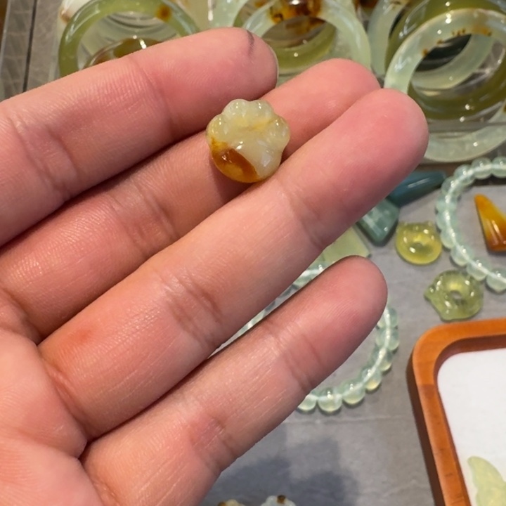 宰***苗蛇纹石玉未镶嵌手镯