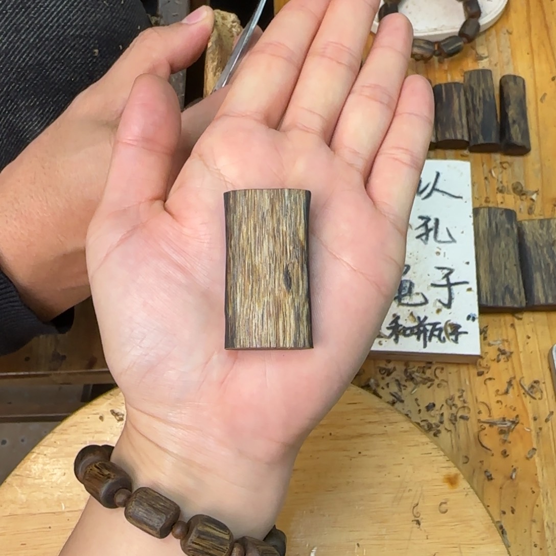 沉香吊坠素牌白奇6.8克