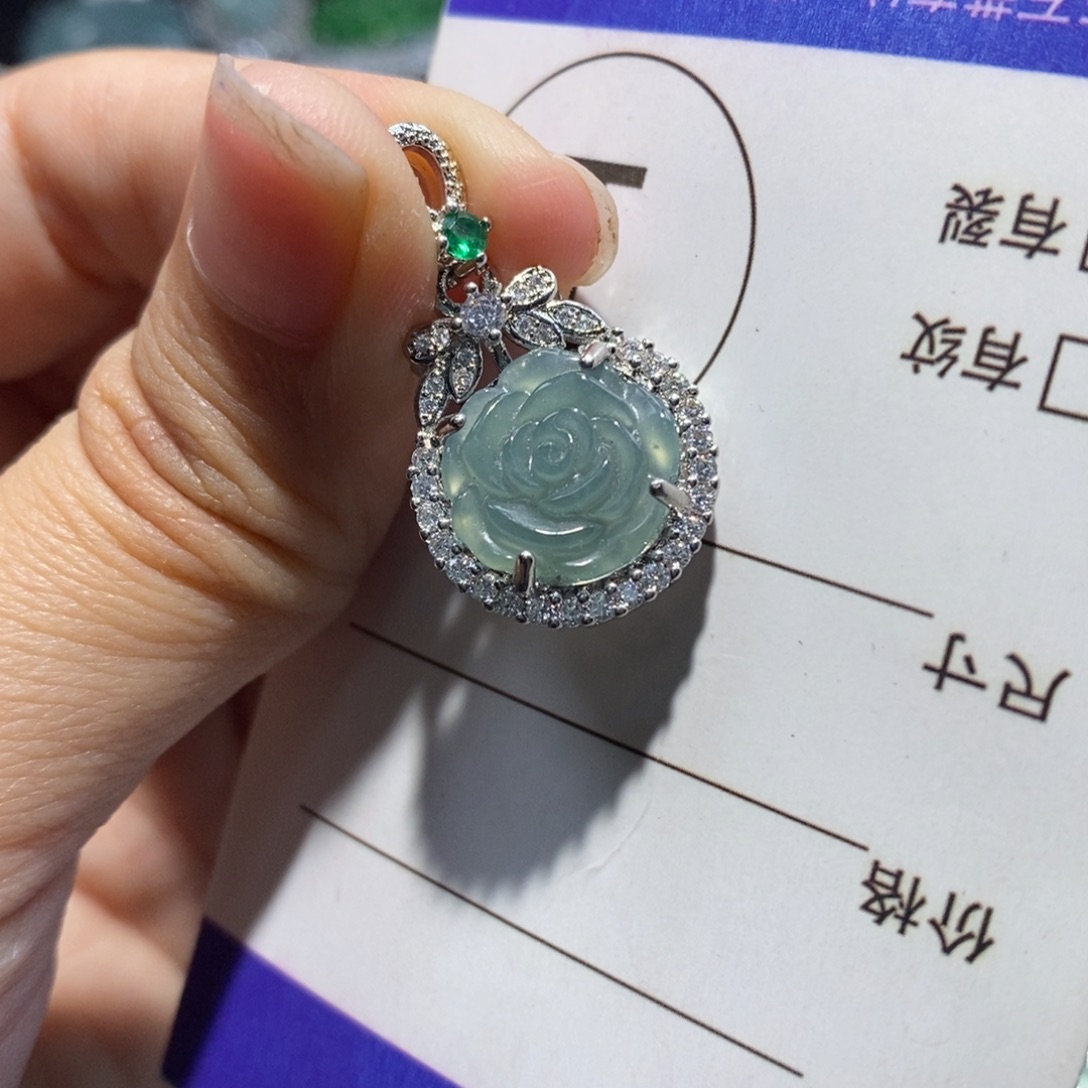 翡翠未镶嵌颈饰翡翠