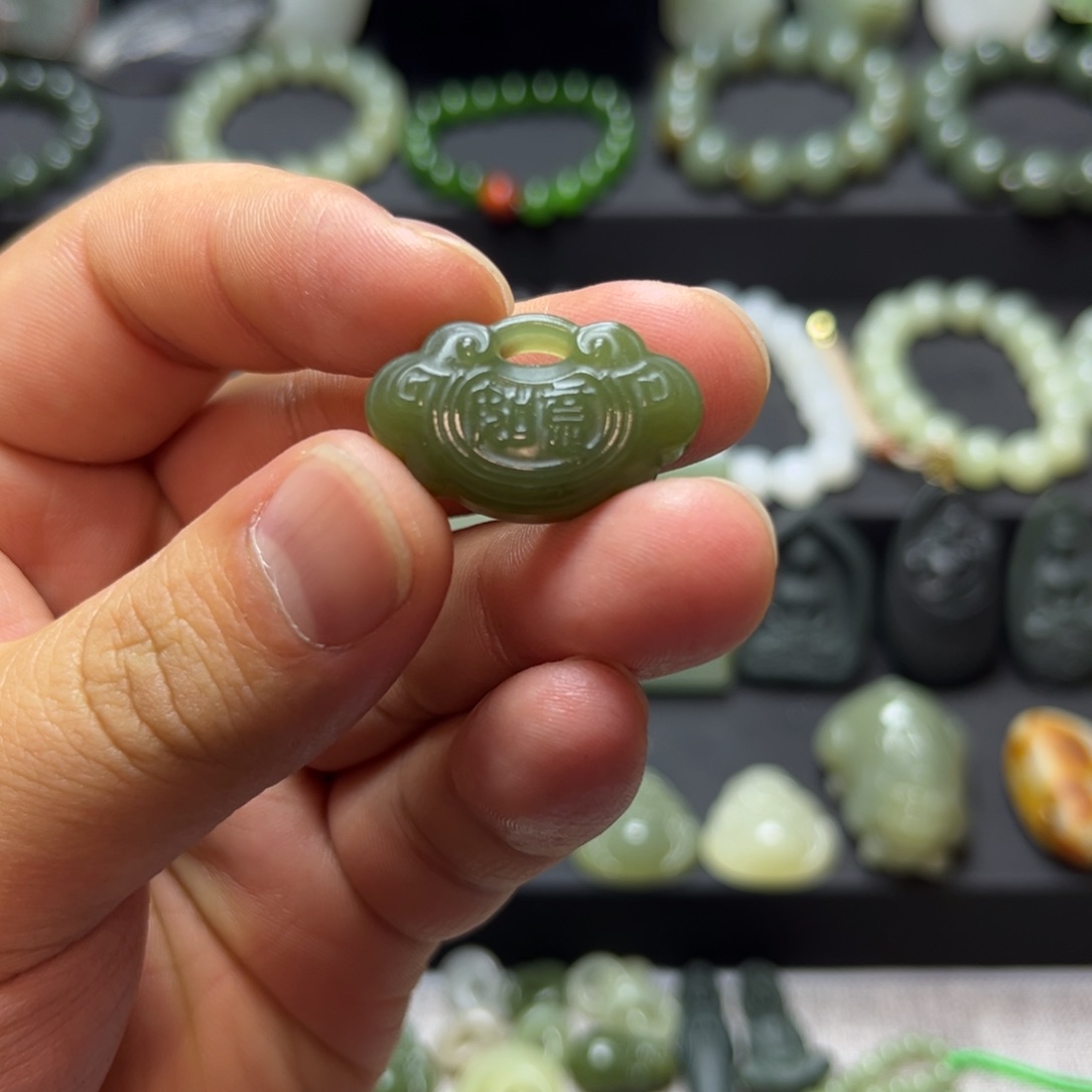 颈饰未镶嵌和田玉