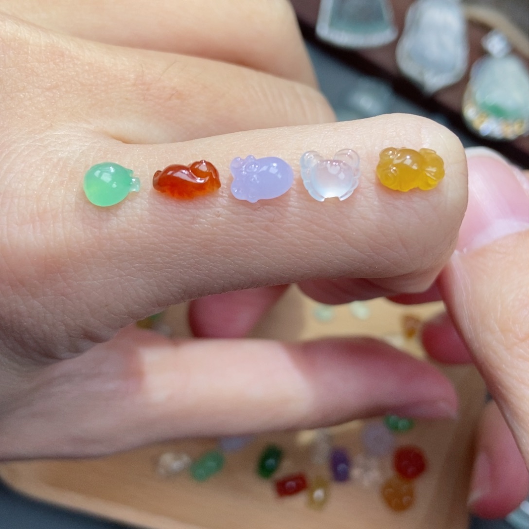 翡翠颈饰未镶嵌翡翠