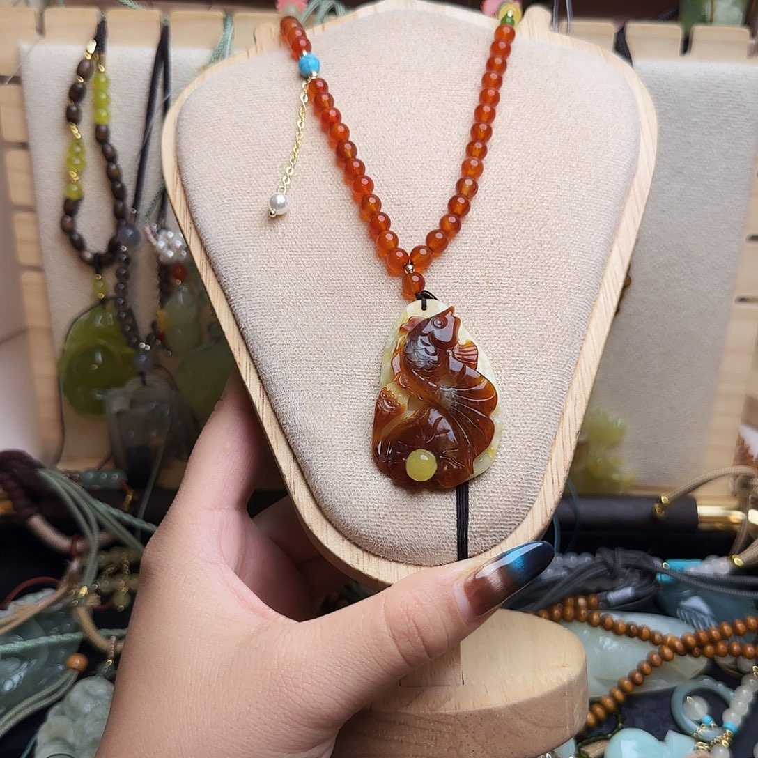 俗***俗蛇纹石玉合金颈饰