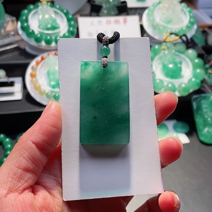 石英质玉吊坠未镶嵌