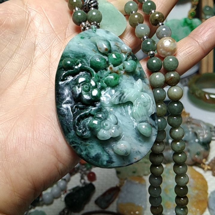 蛇纹石玉吊坠未镶嵌