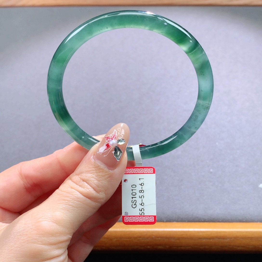 翡翠手镯未镶嵌天然翡翠手镯