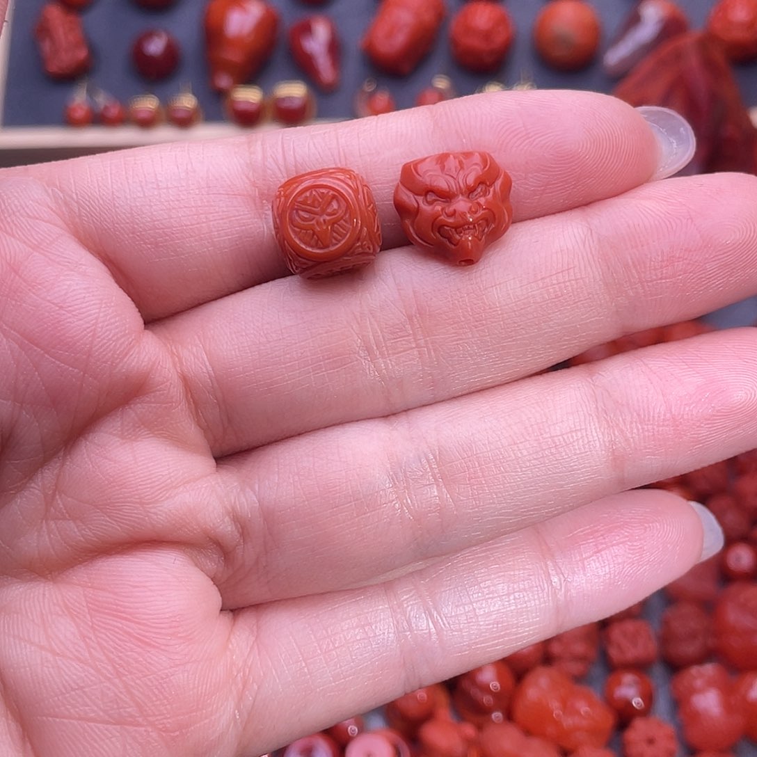 南红玛瑙配饰未镶嵌侯*志
