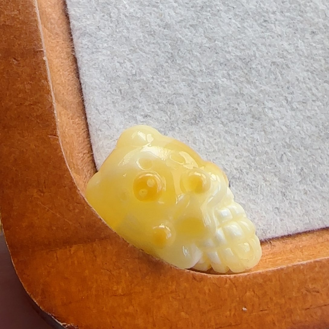 未镶嵌琥珀珠宝奇石