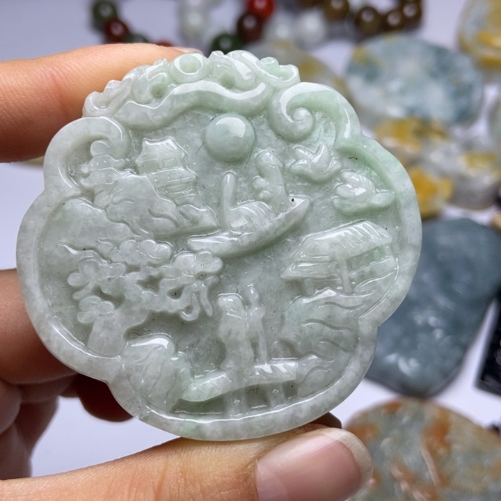 翡翠颈饰未镶嵌翡翠