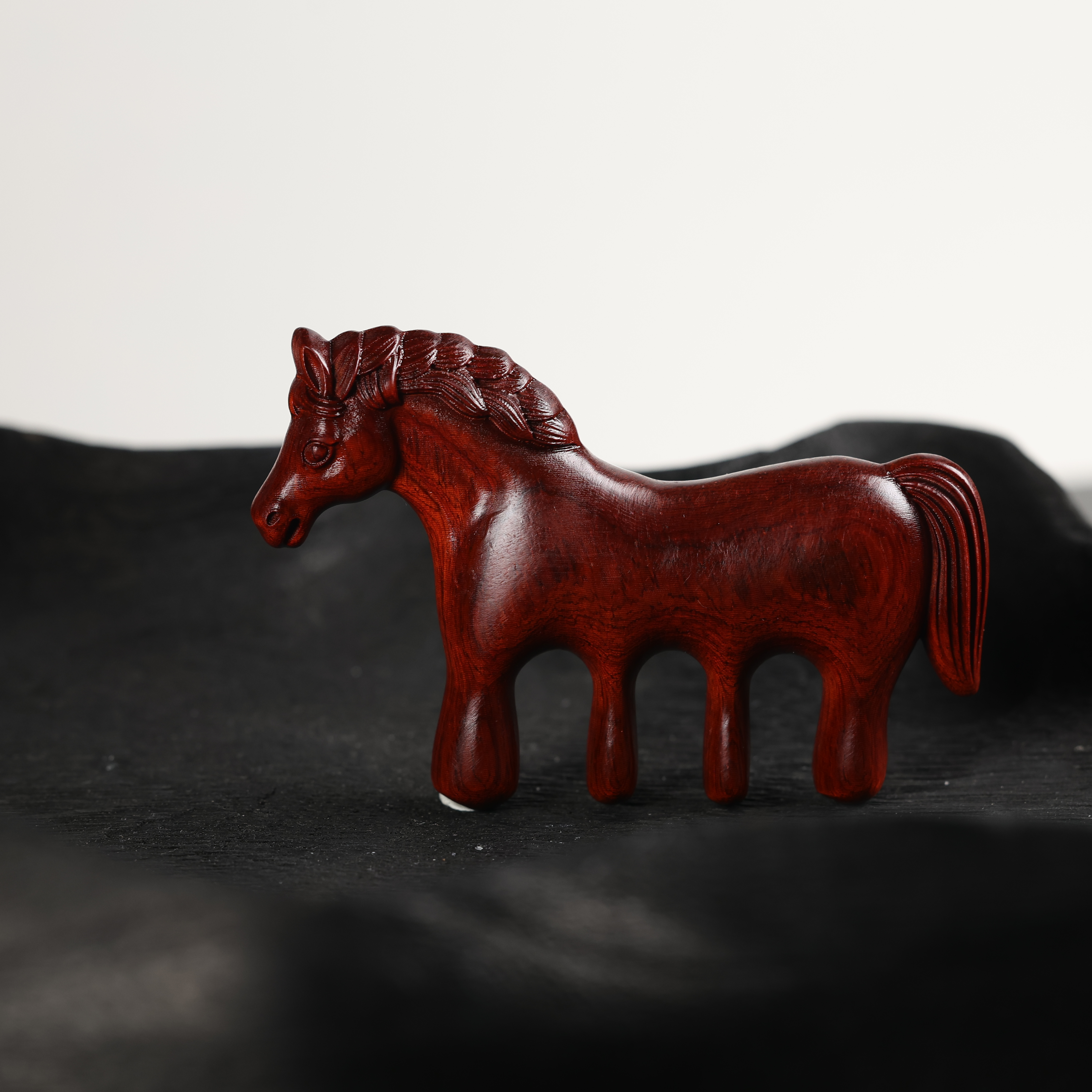 原创设计精品小叶紫檀按摩梳梳子小马造型 多样性发其一