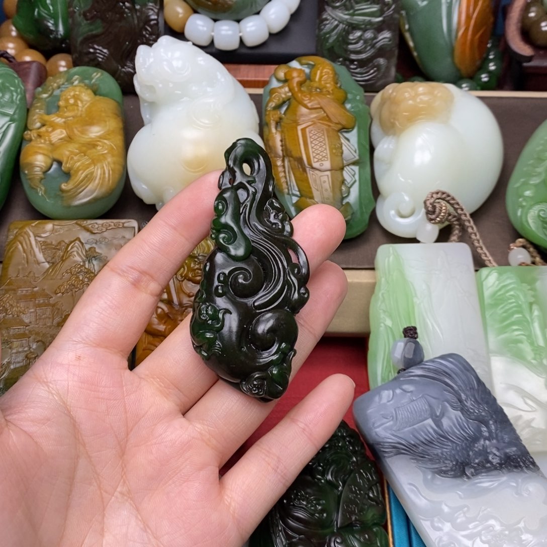 和田玉颈饰未镶嵌兜****出