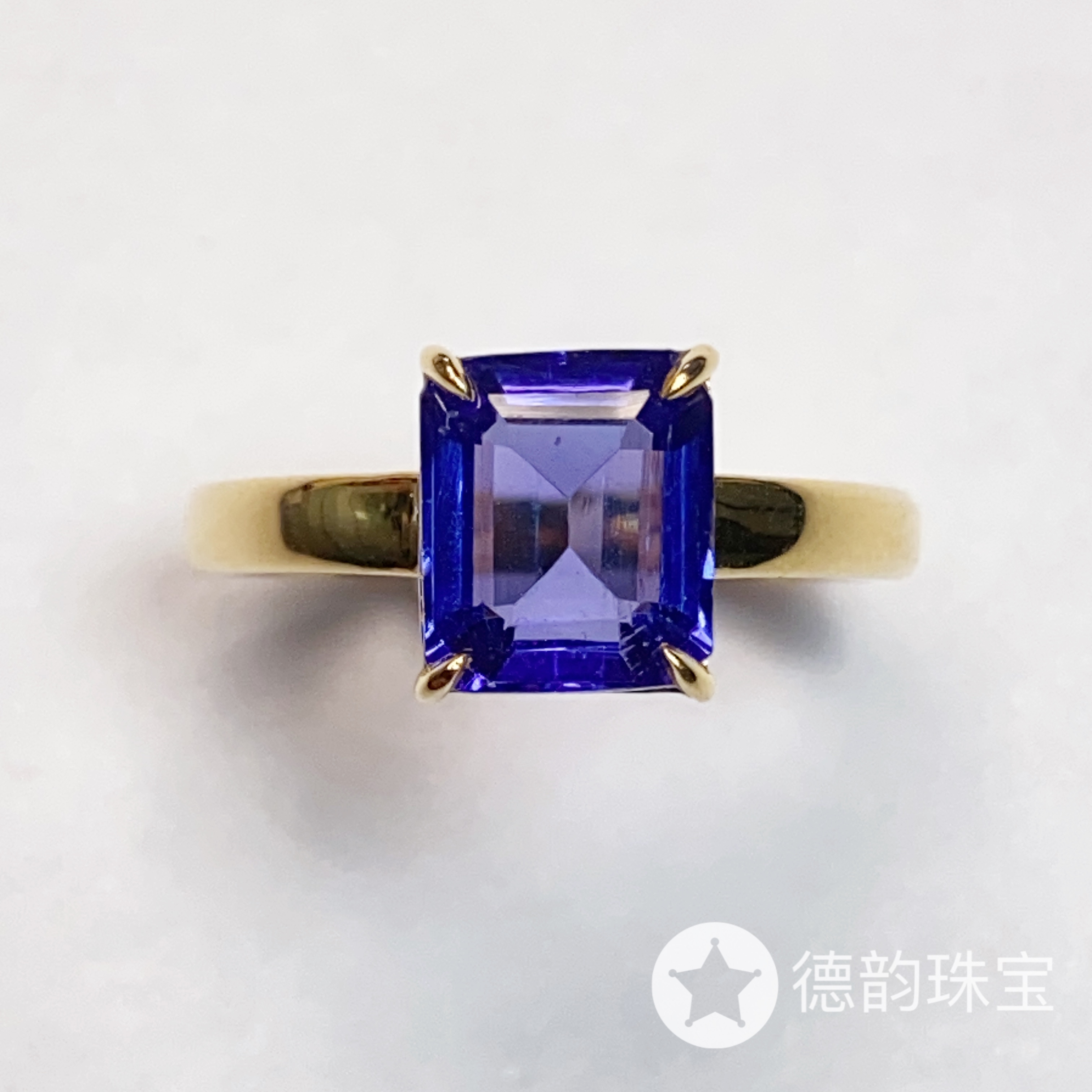 18K金镶嵌坦桑石戒指