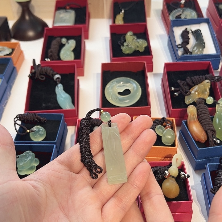 蛇纹石玉未镶嵌吊坠(赠链)