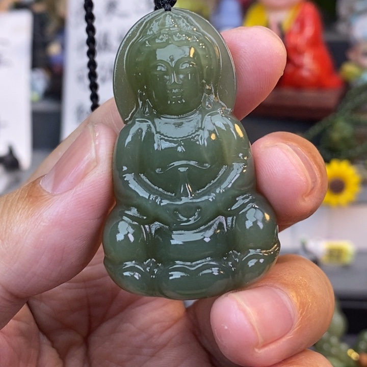 珍***前和田玉未镶嵌颈饰