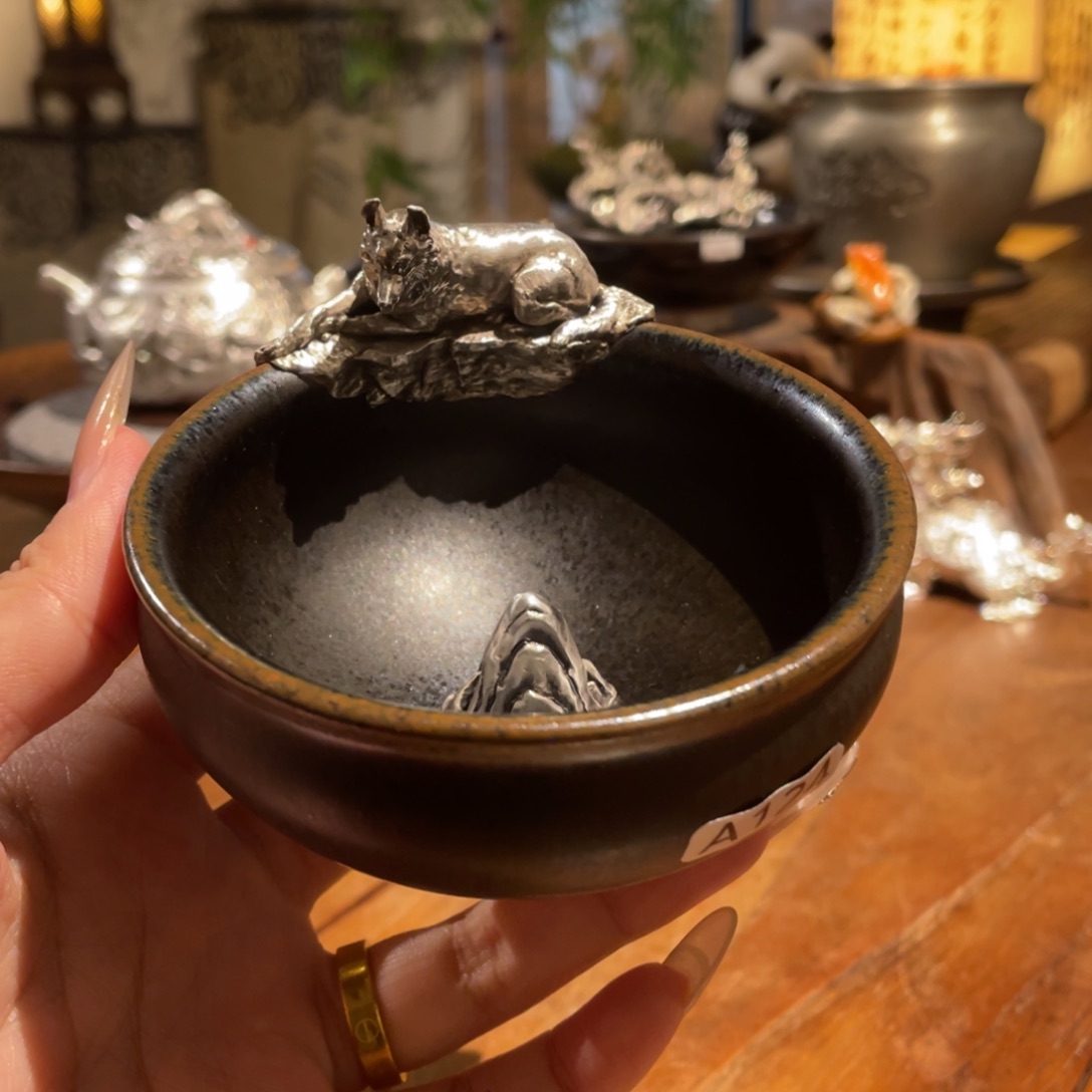 ᝰ****9顺丰快递包邮茶空间