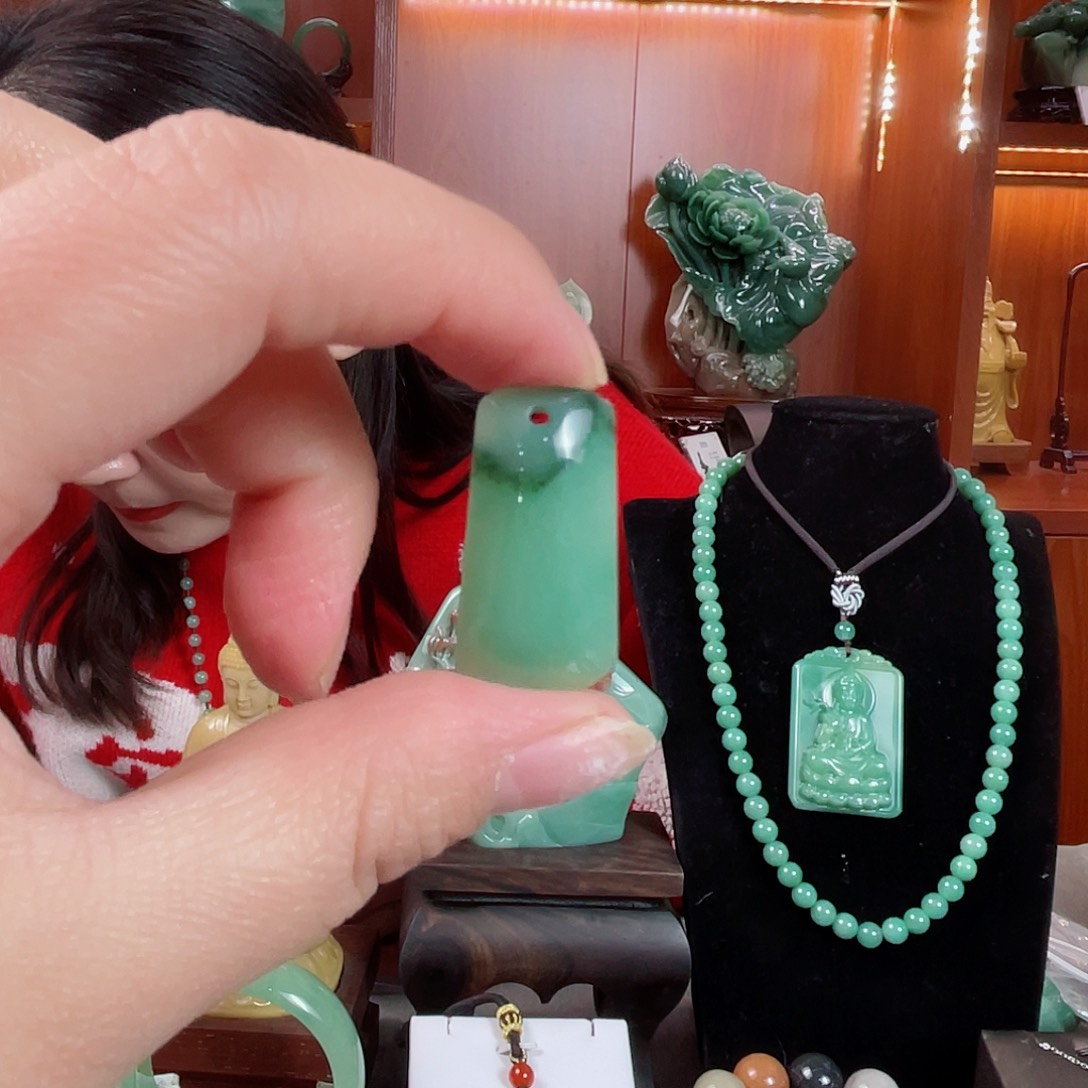 密玉（石英质玉）颈饰未镶嵌