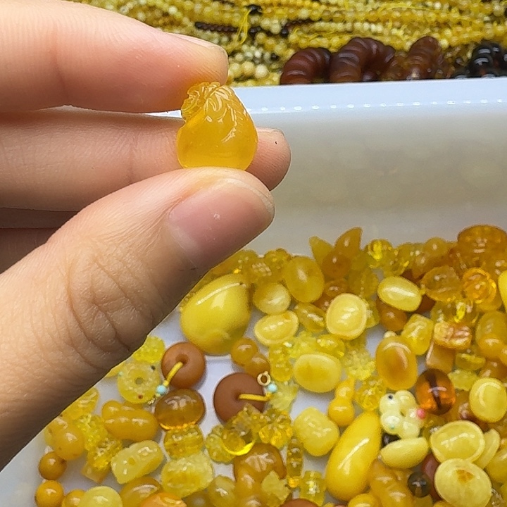 琥珀未镶嵌珠宝奇石