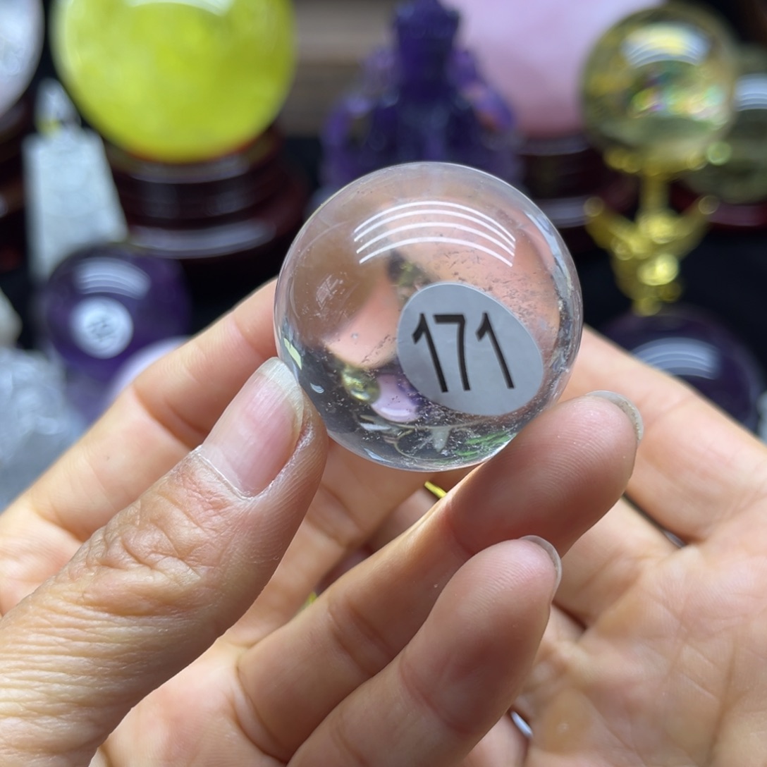 水晶水晶摆件未镶嵌白***。