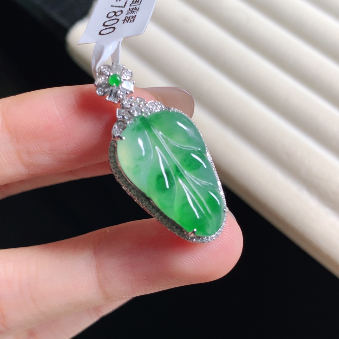 翡翠颈饰18K金镶嵌叶子