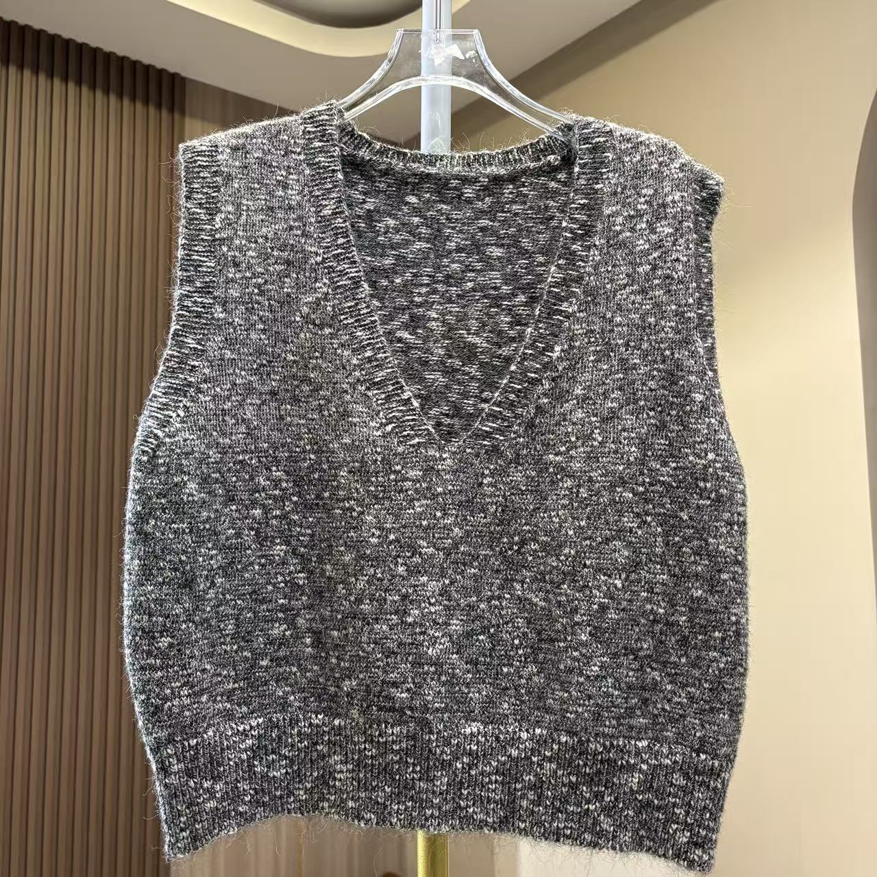 【灰白世界】粗纺羊毛混纺灰白段染马甲N8ZY1140