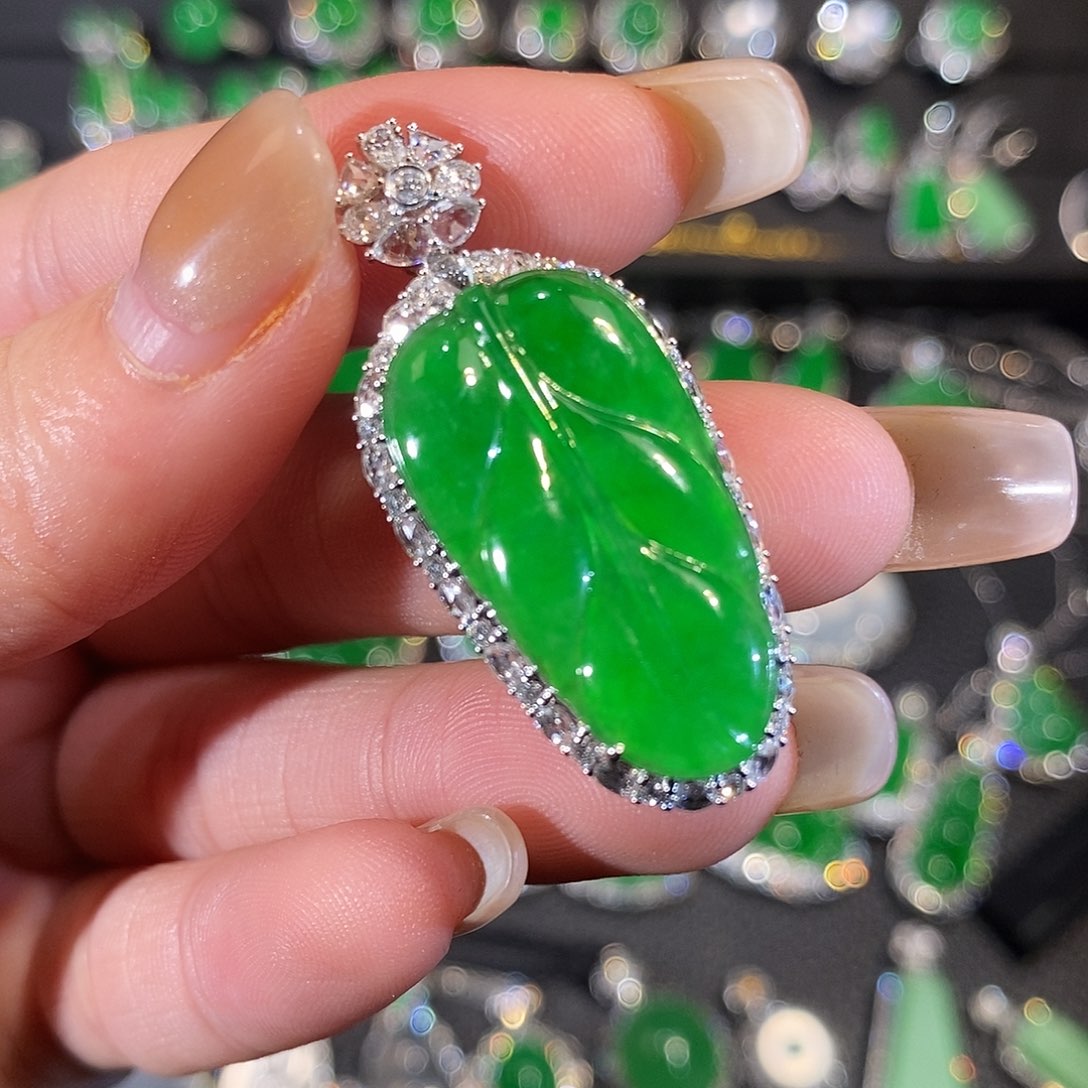 翡翠18K金镶嵌吊坠(不含链)叶子吊坠