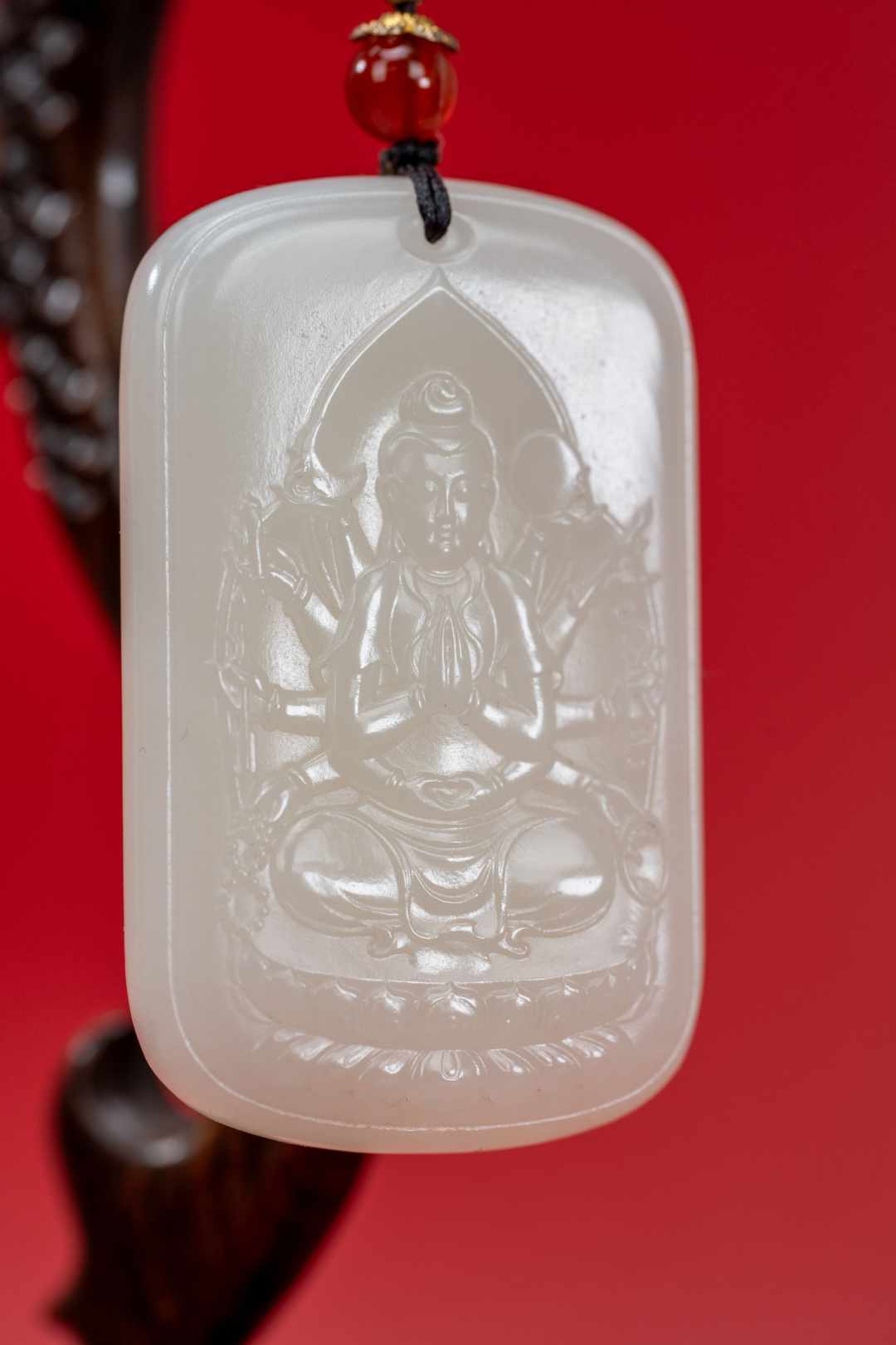 和田玉手工雕刻千手观音菩萨挂件