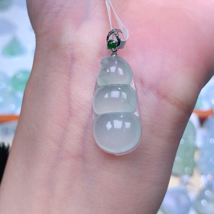 翡翠18K金镶嵌颈饰豆子