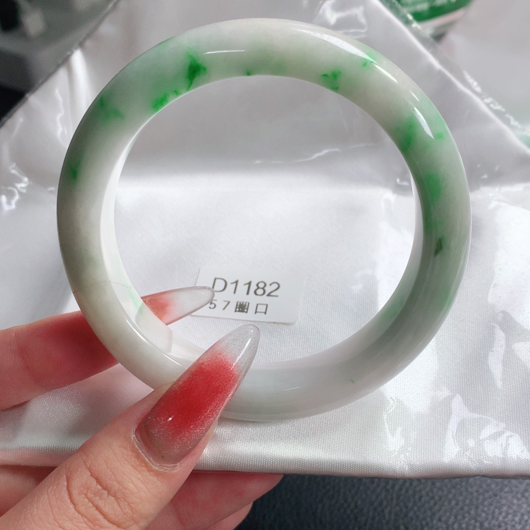 翡翠未镶嵌手镯正圈56.57